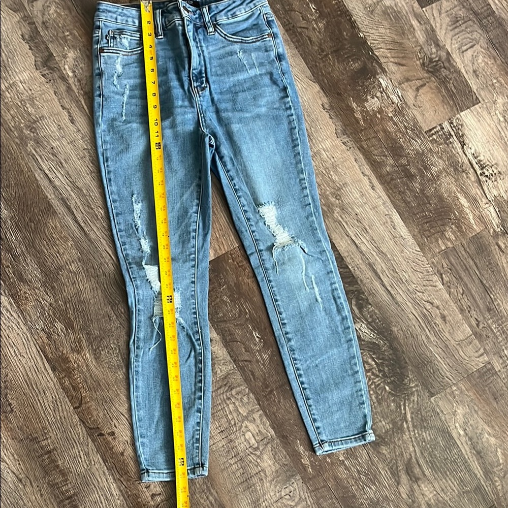 Judy Blue jeans ๐ size 28 control top skinny Light Blue Distressed - Picture 4 of 11